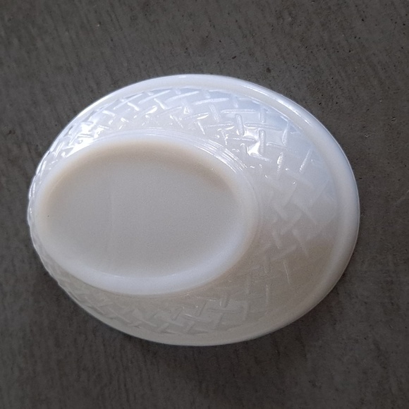 Vintage MCM Hazel Atlas White Milk Glass Covered Dish | Hen on Nest - Picture 6 of 9